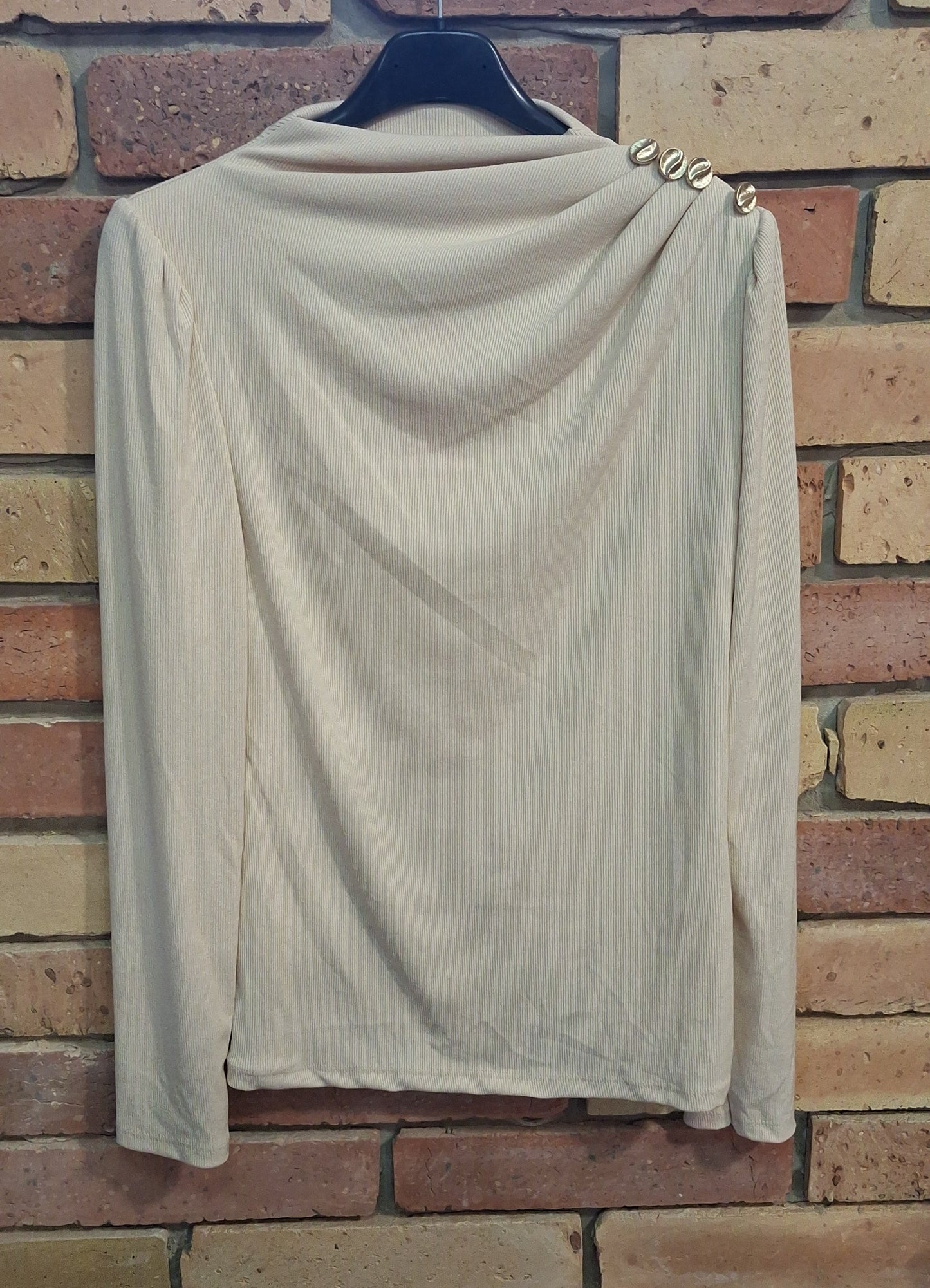 Bordázott gombos felső