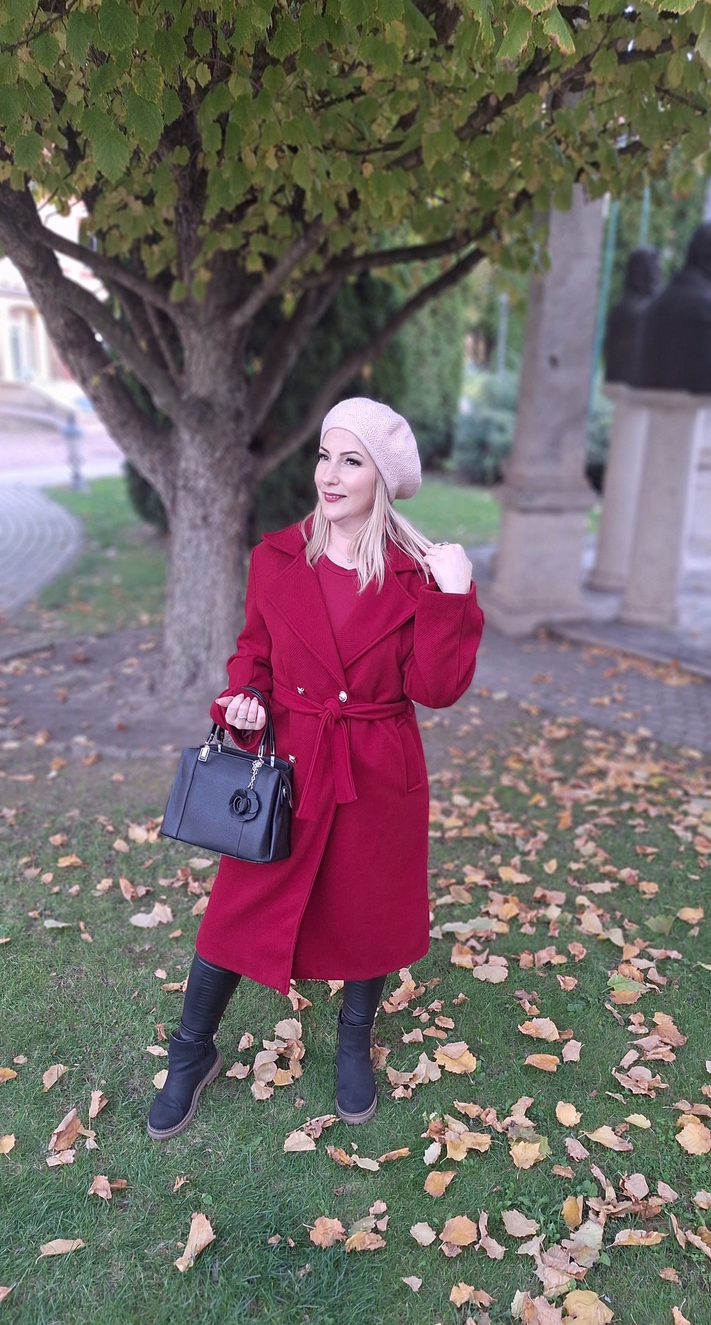 Megkötős, díszgombos szövetkabát