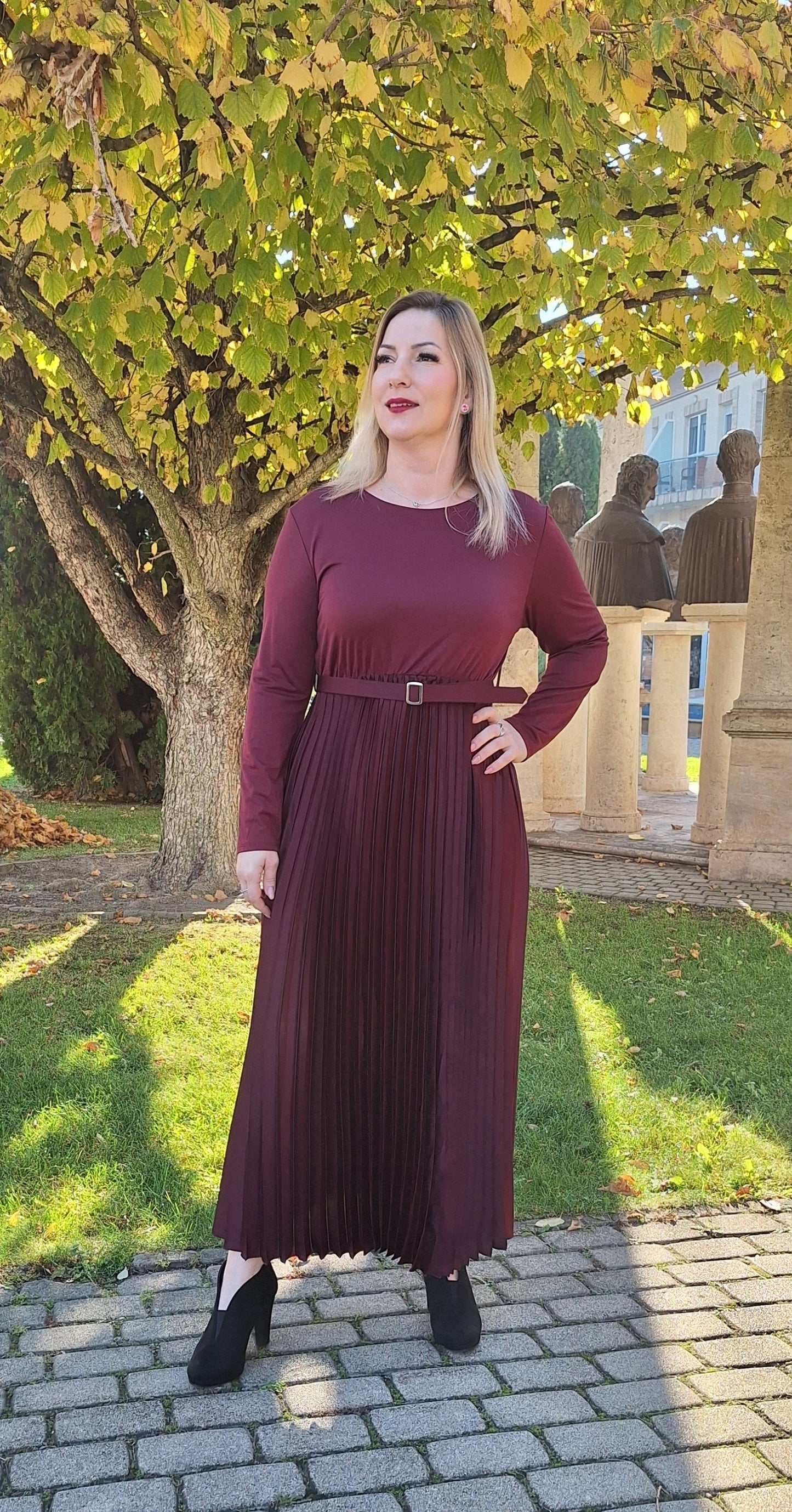 Plisszírozott maxiruha