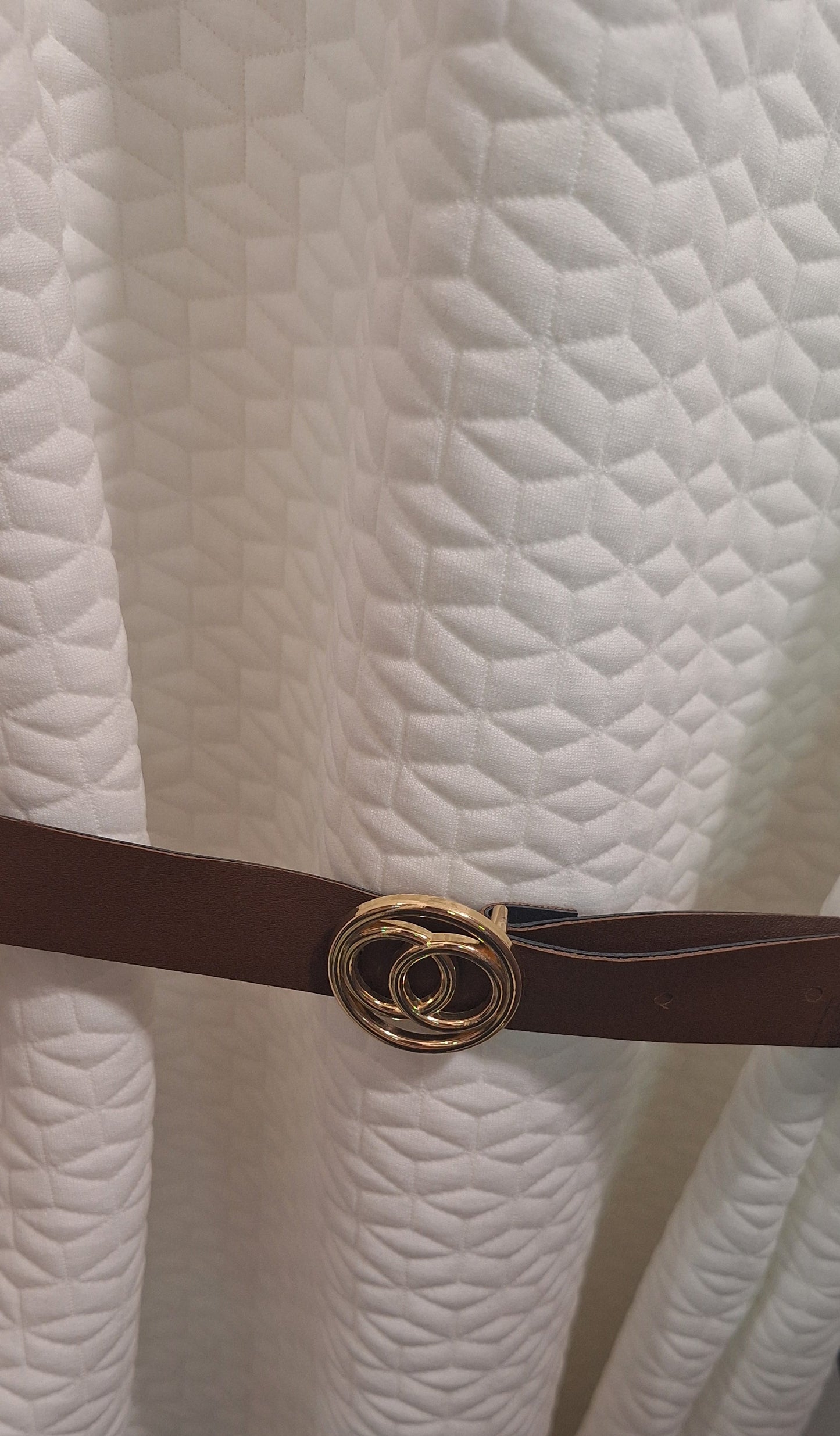 Anyagában mintás, öves ruha