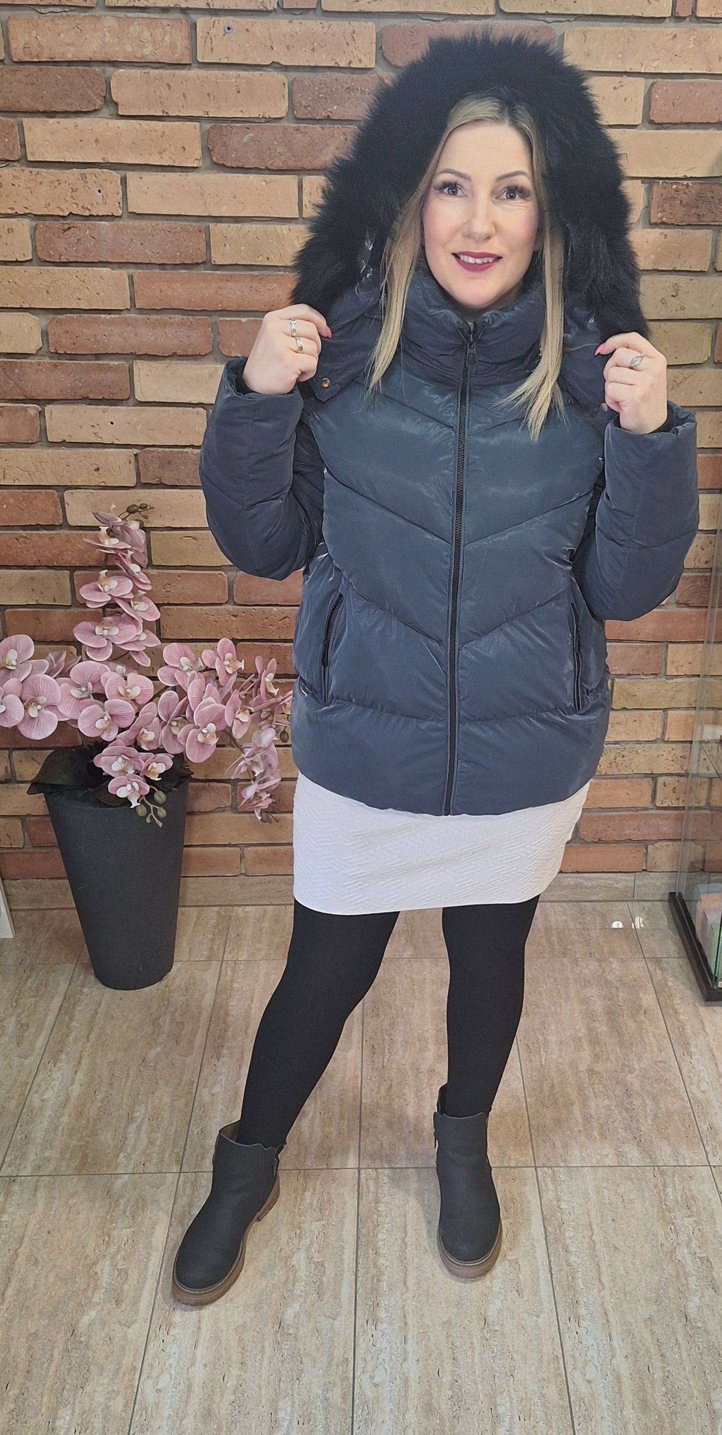 Sötétkék fényes kabát