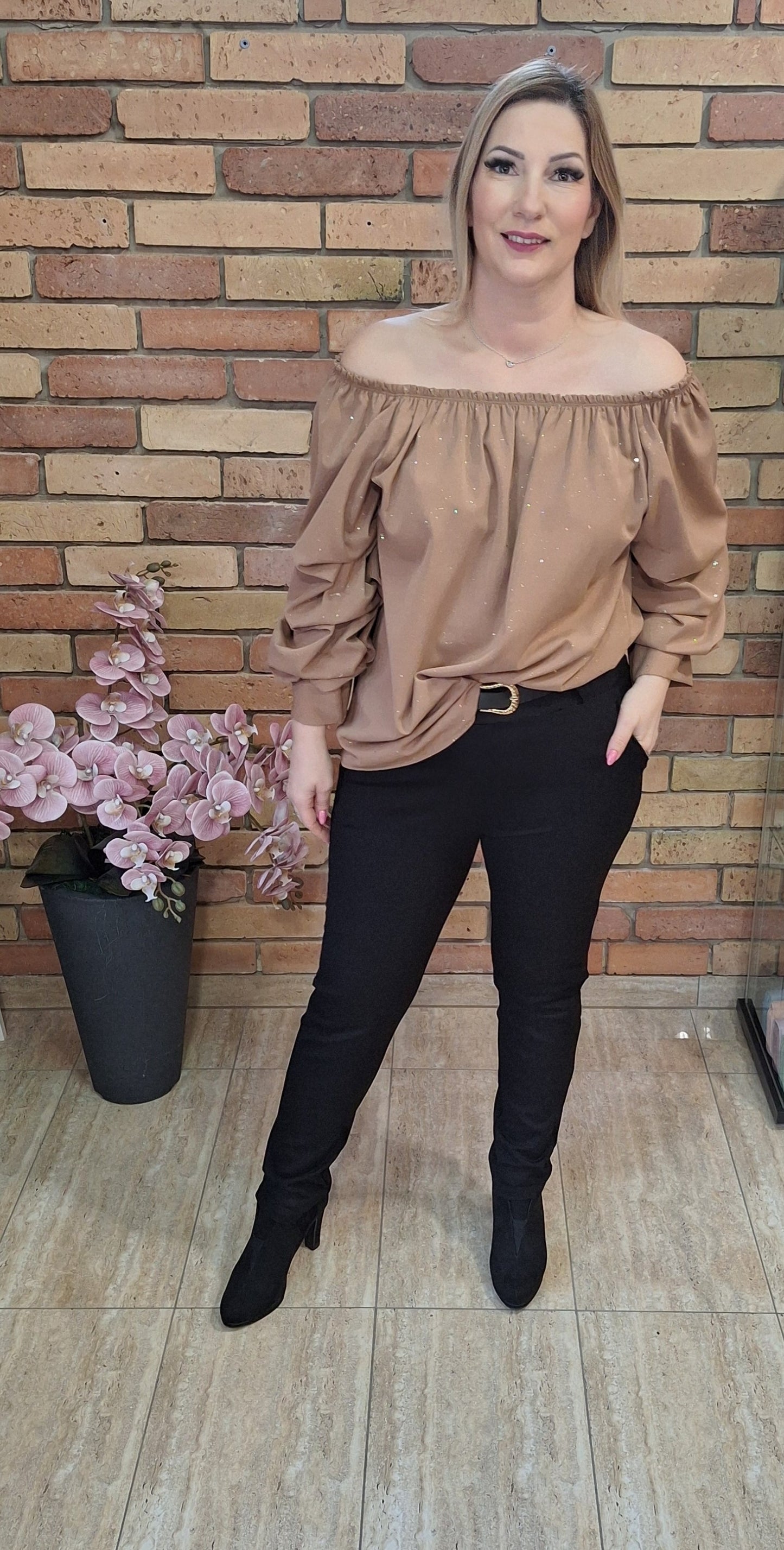 Anyagában csillámos felső