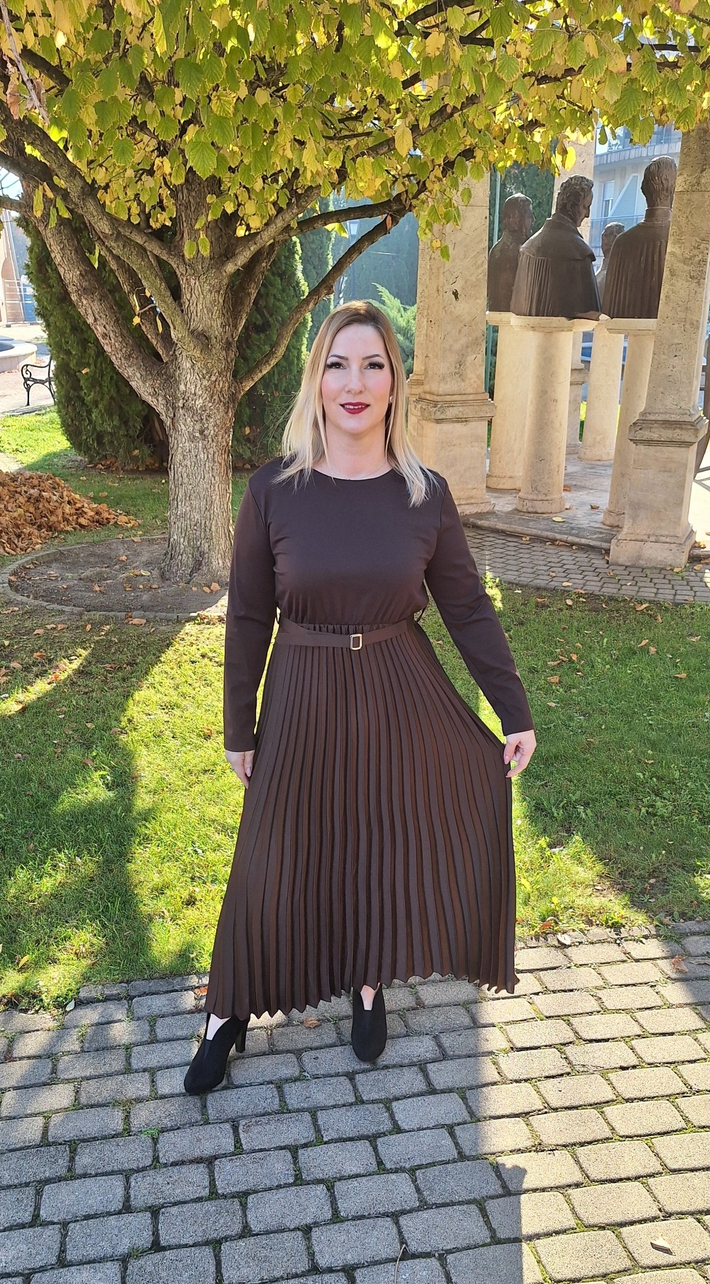 Plisszírozott maxiruha