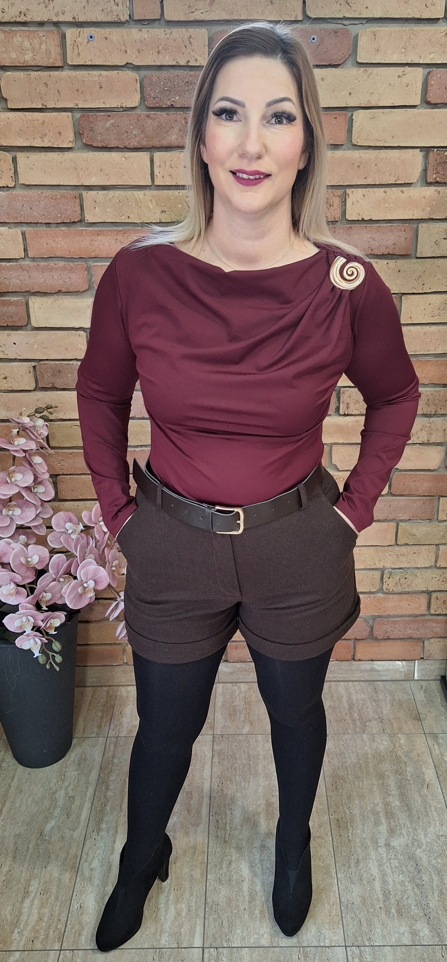 Fém díszítésű felső