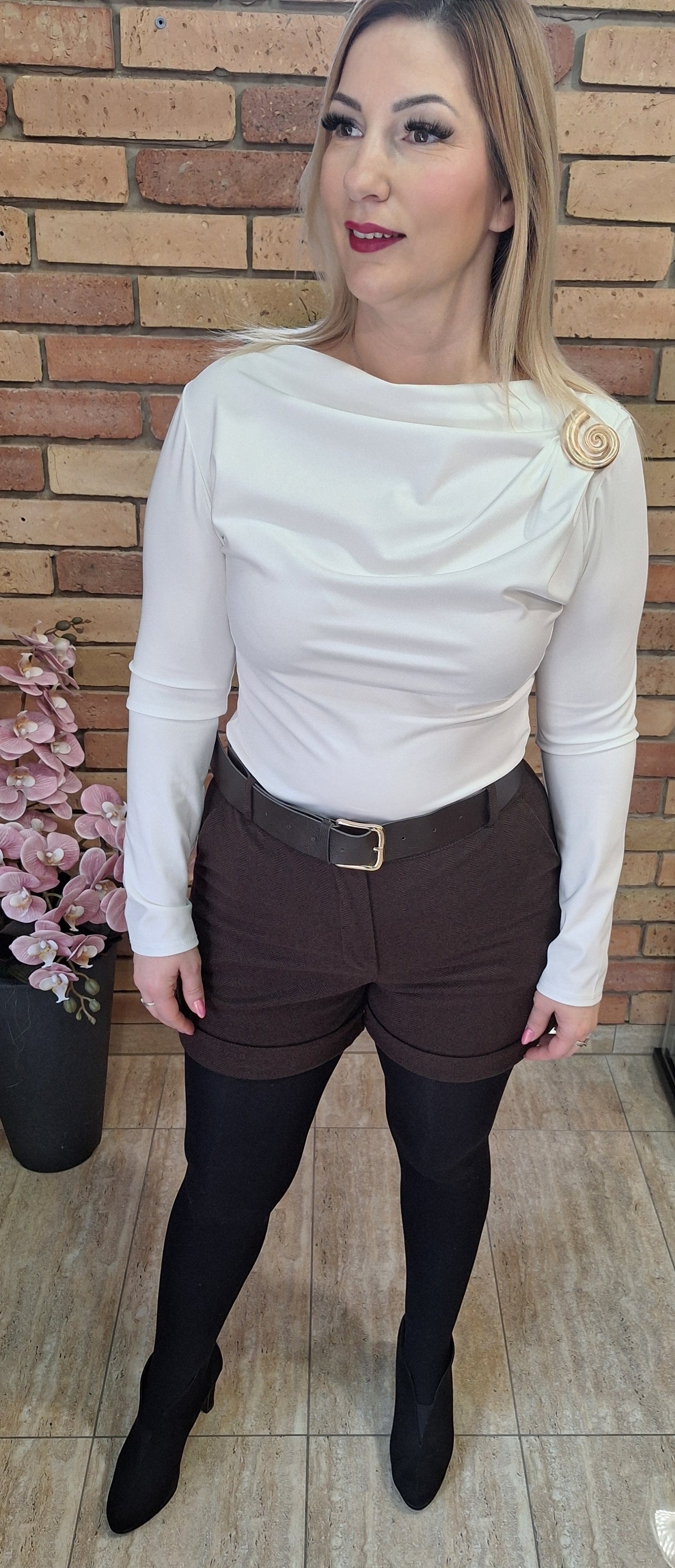 Fém díszítésű felső