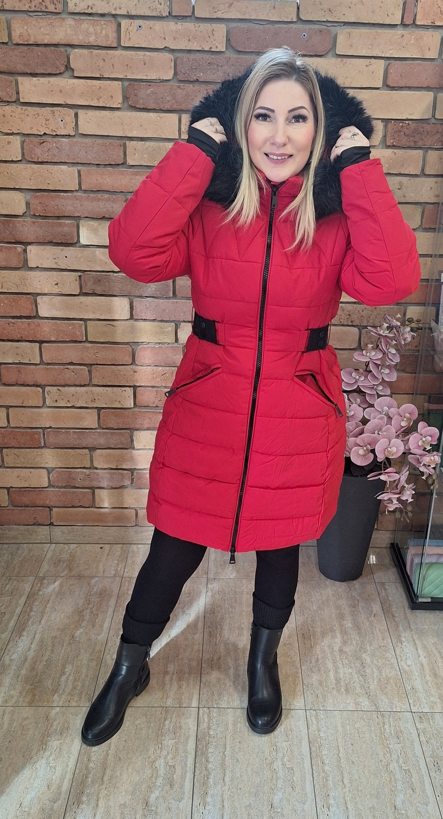 Piros, karcsúsított kabát