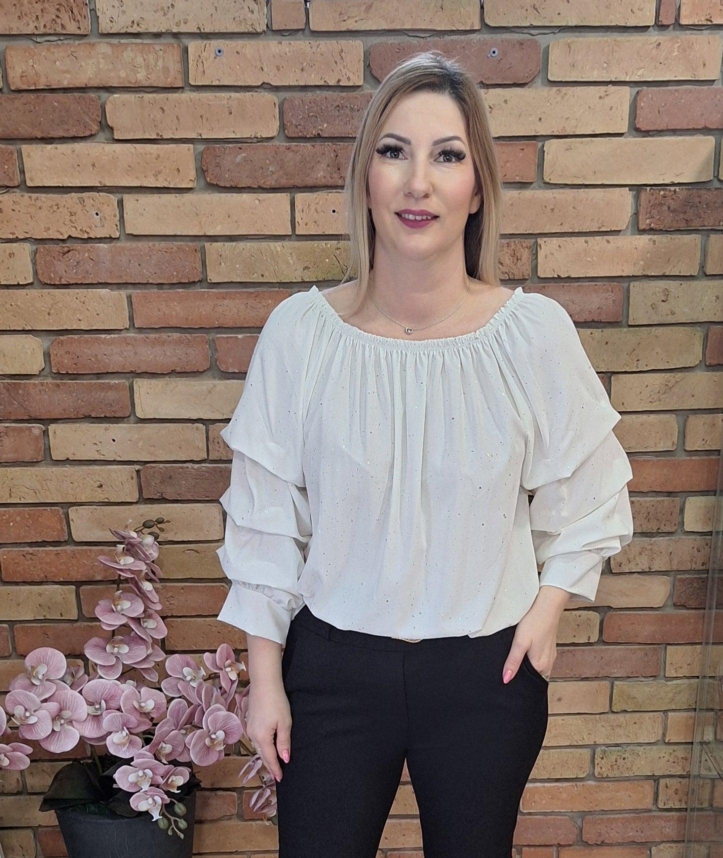 Anyagában csillámos felső