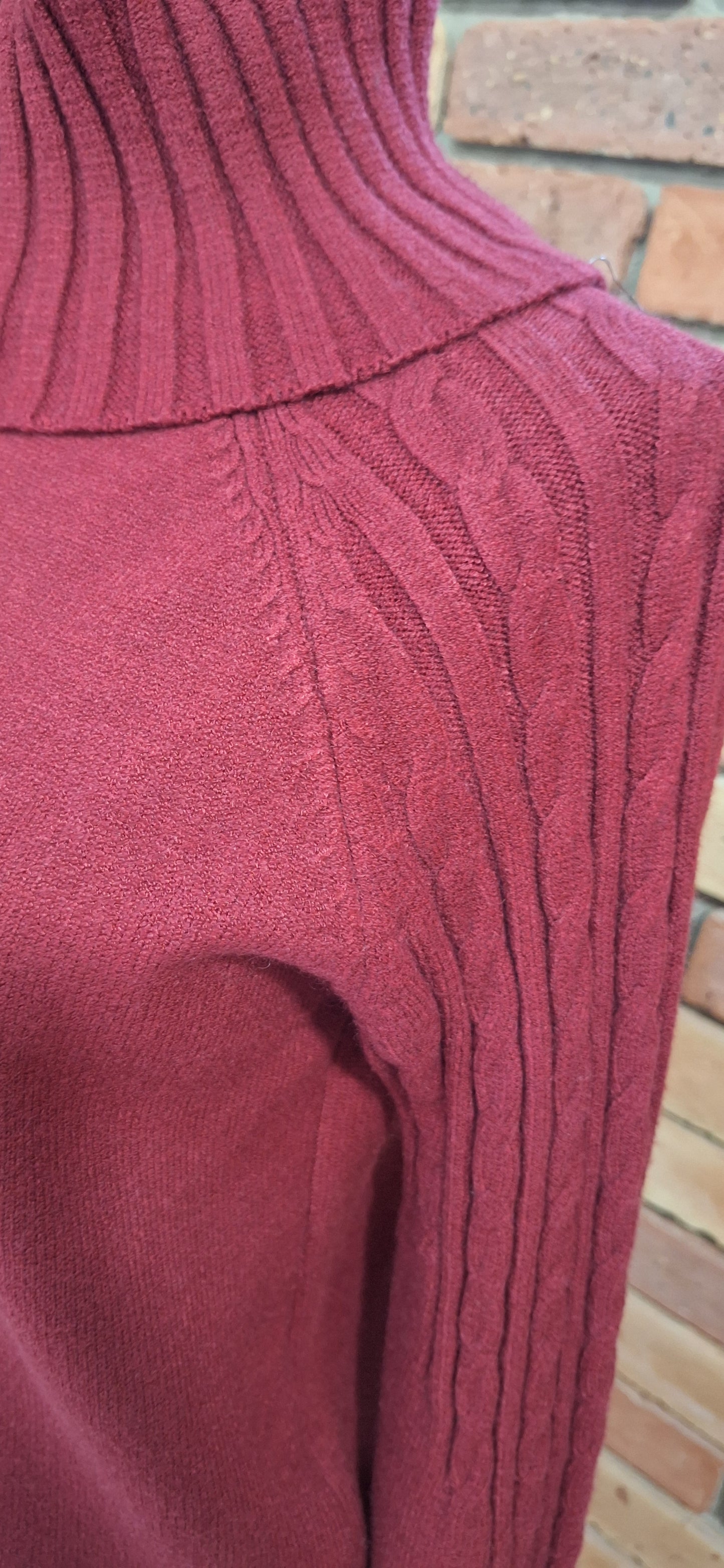 Kötött garbós pulóver