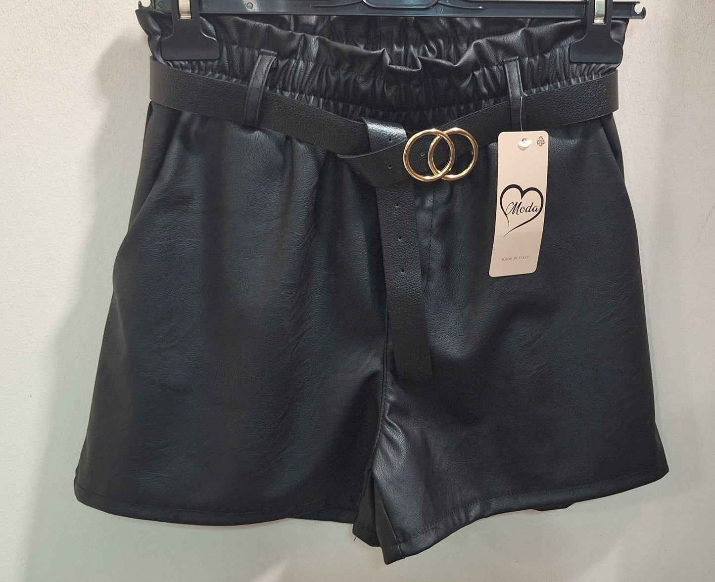 Bőrhatású rövidnadrág