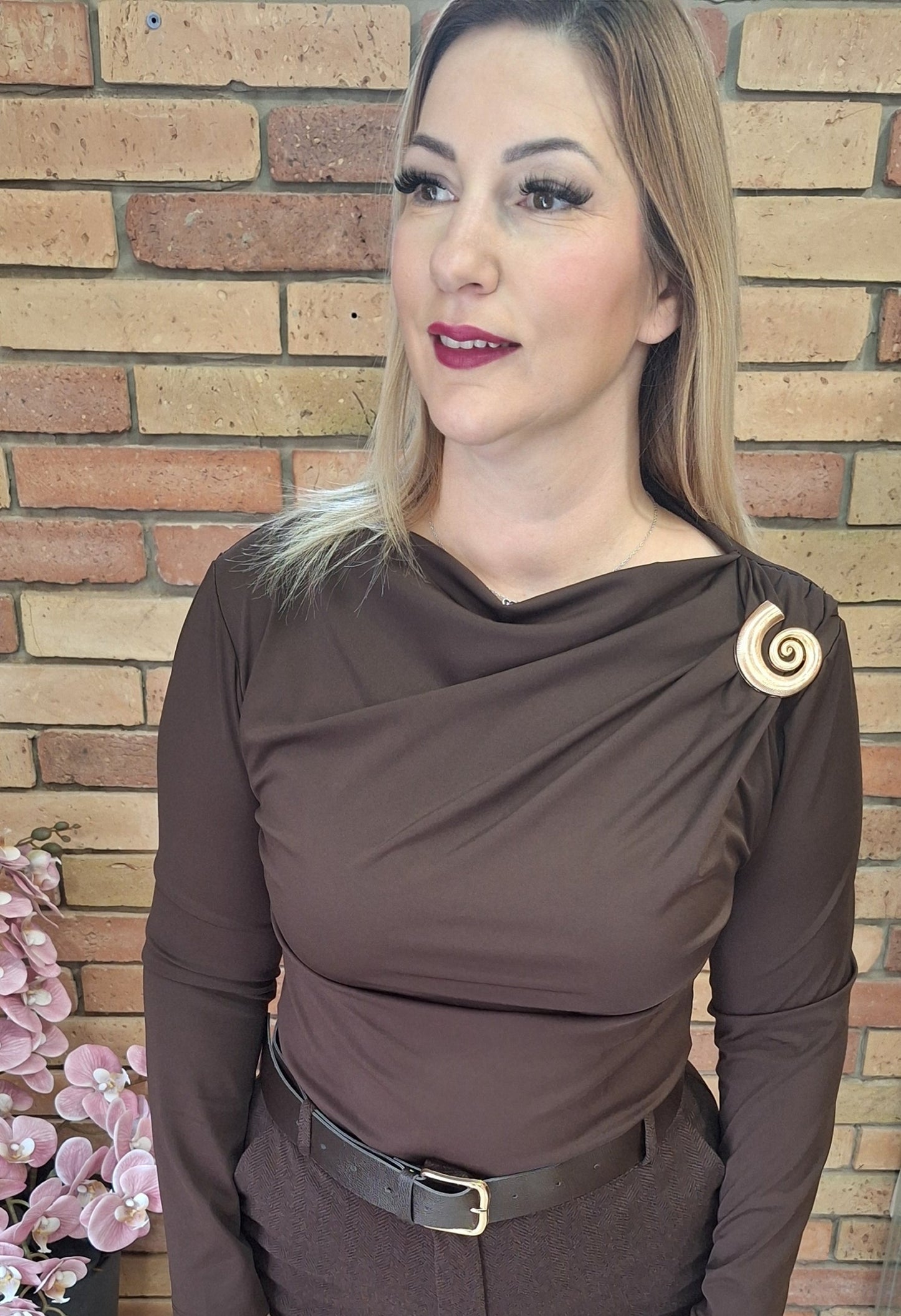 Fém díszítésű felső