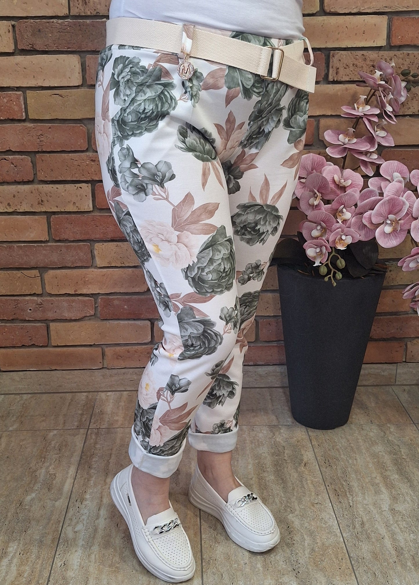 Tavaszi virágos nadrág