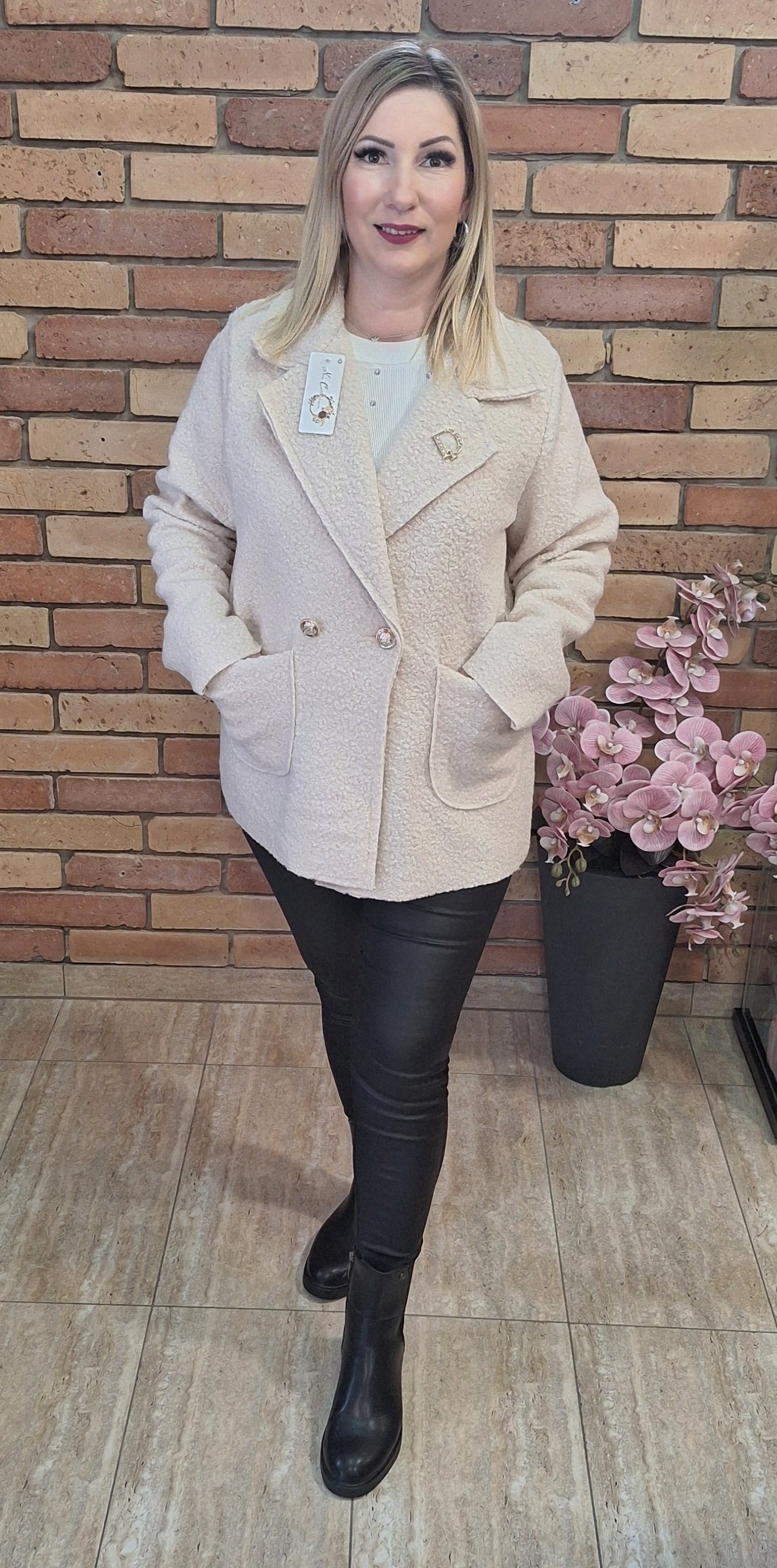 Rövid buklé kabát