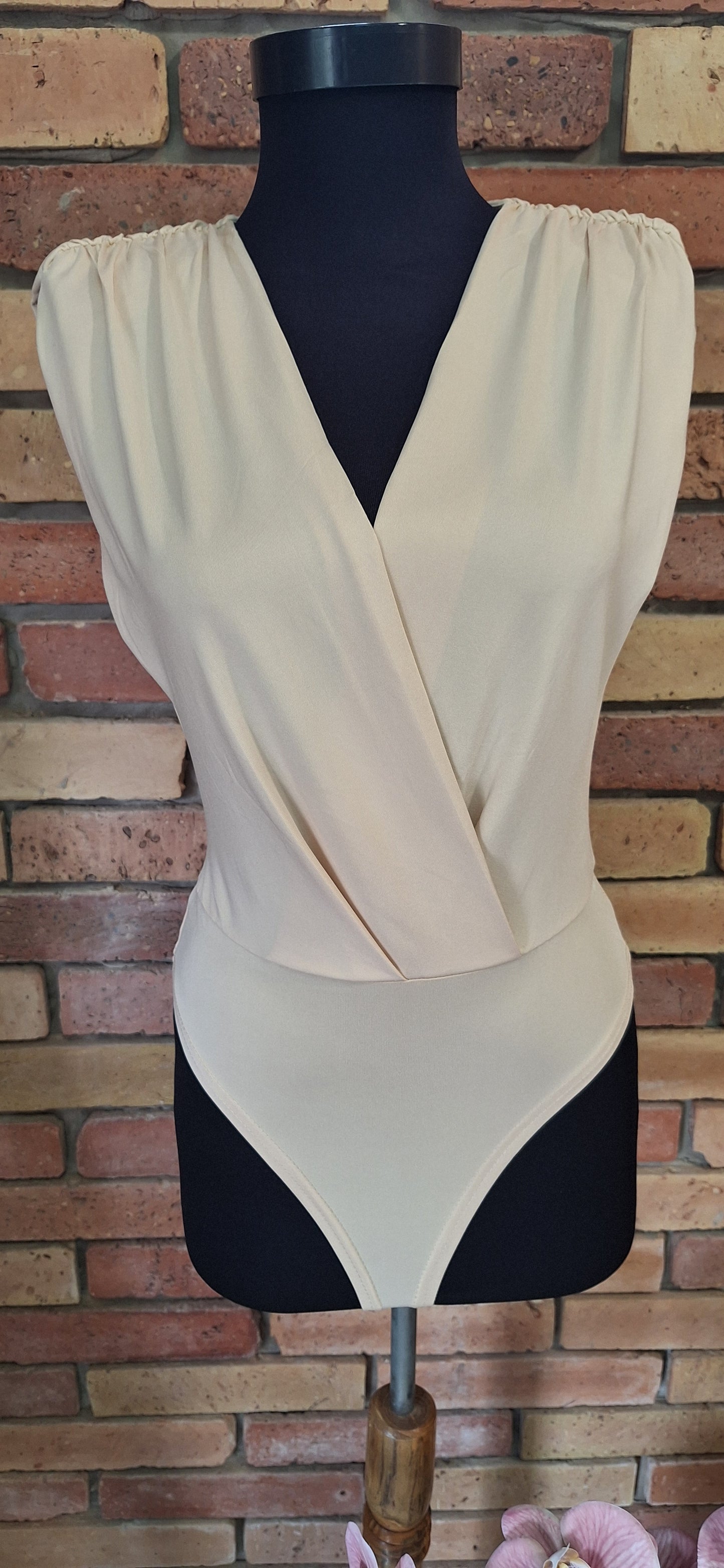 Elegáns body
