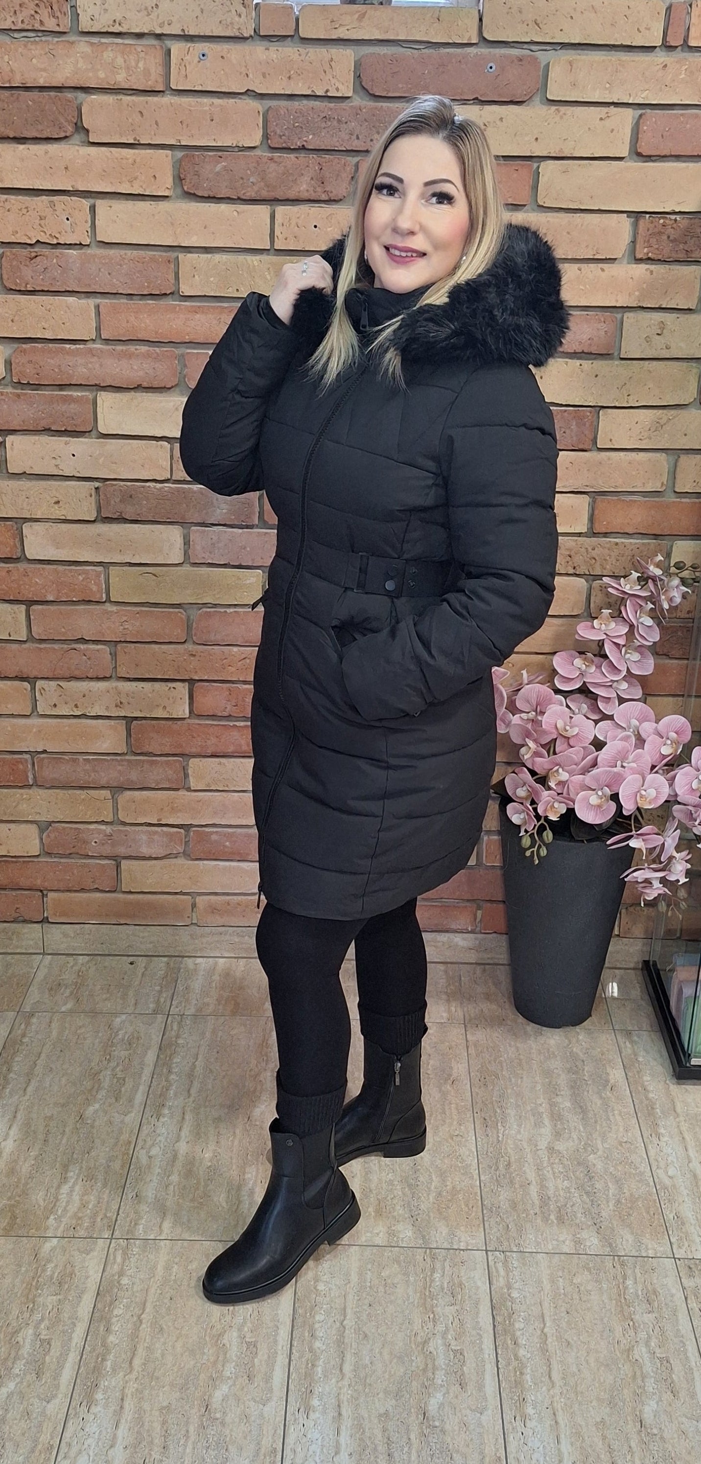 Fekete steppelt kabát