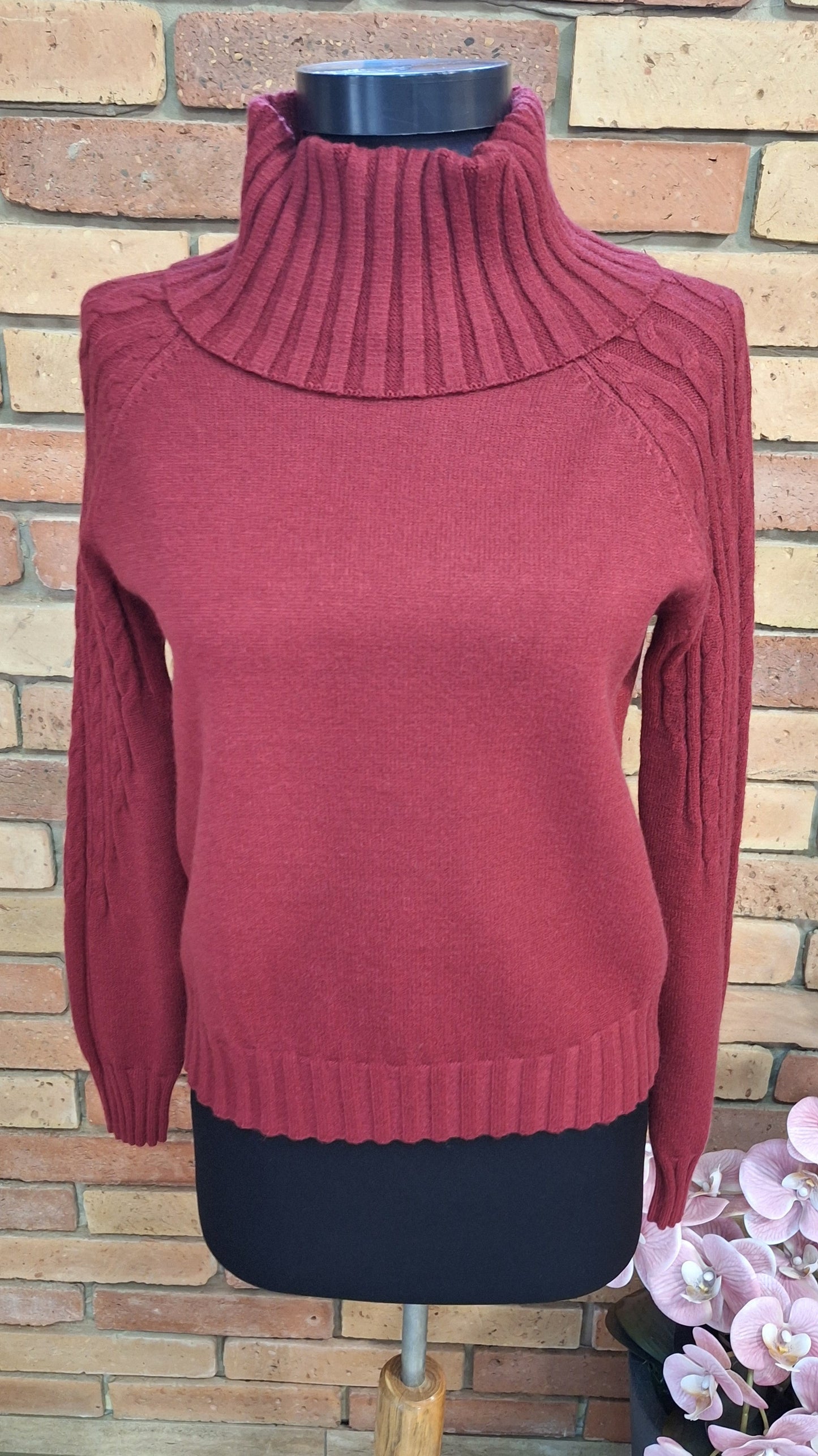 Kötött garbós pulóver