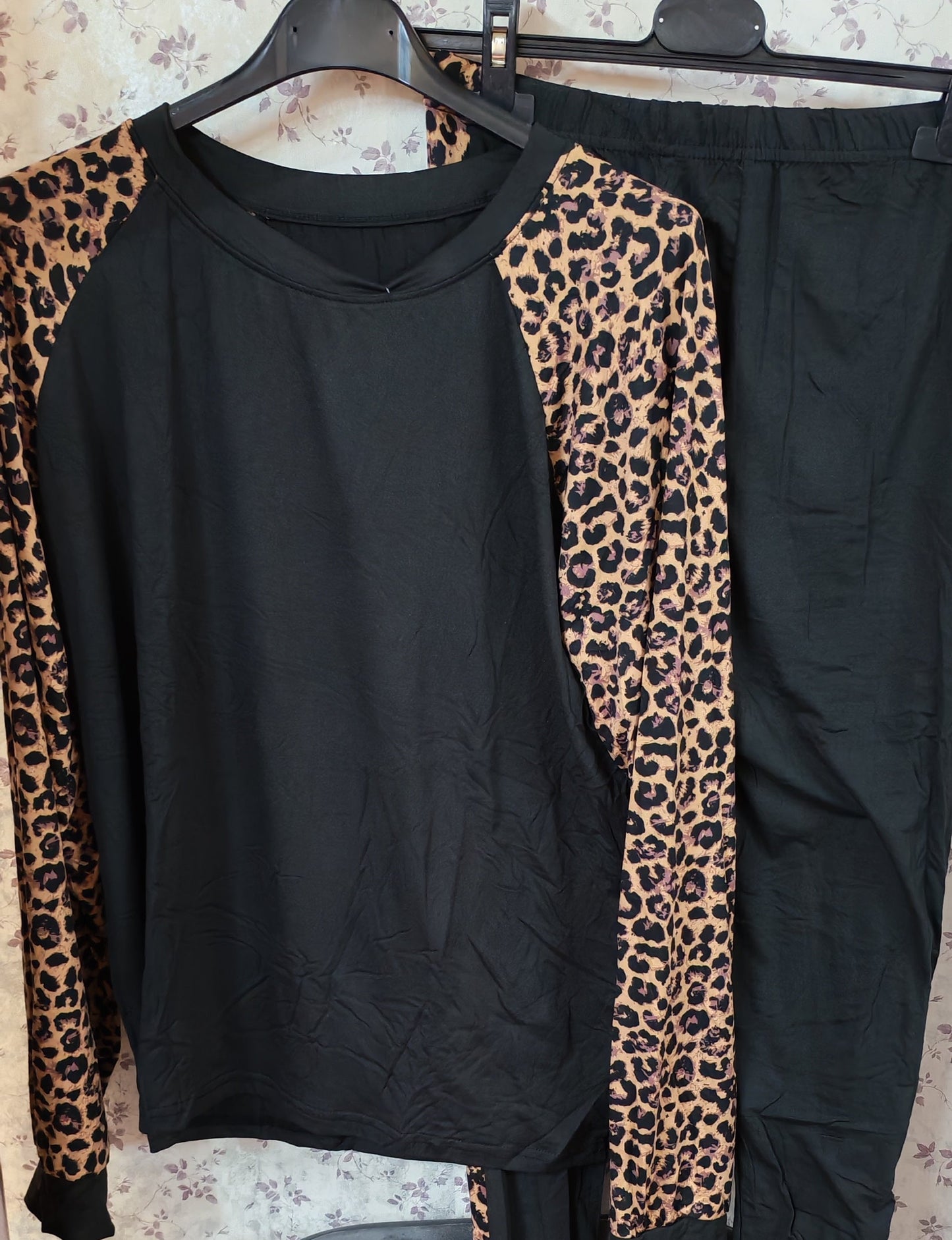 LEO Leopárd mintás leggings szett