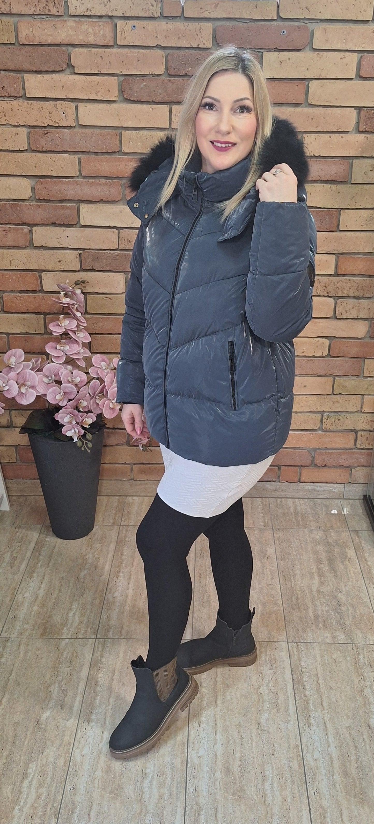 Sötétkék fényes kabát