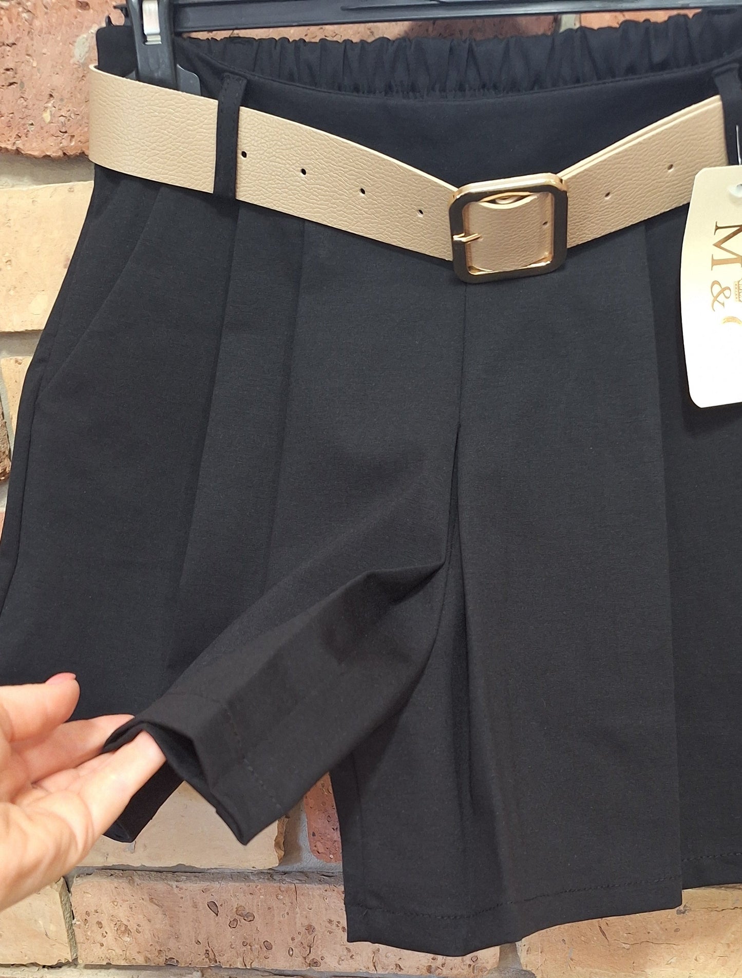 Fekete skort, övvel!