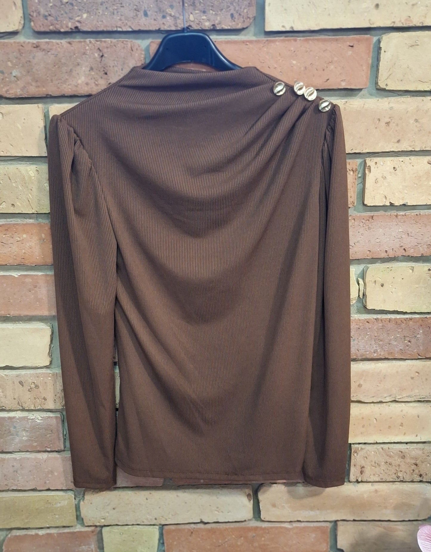 Bordázott gombos felső