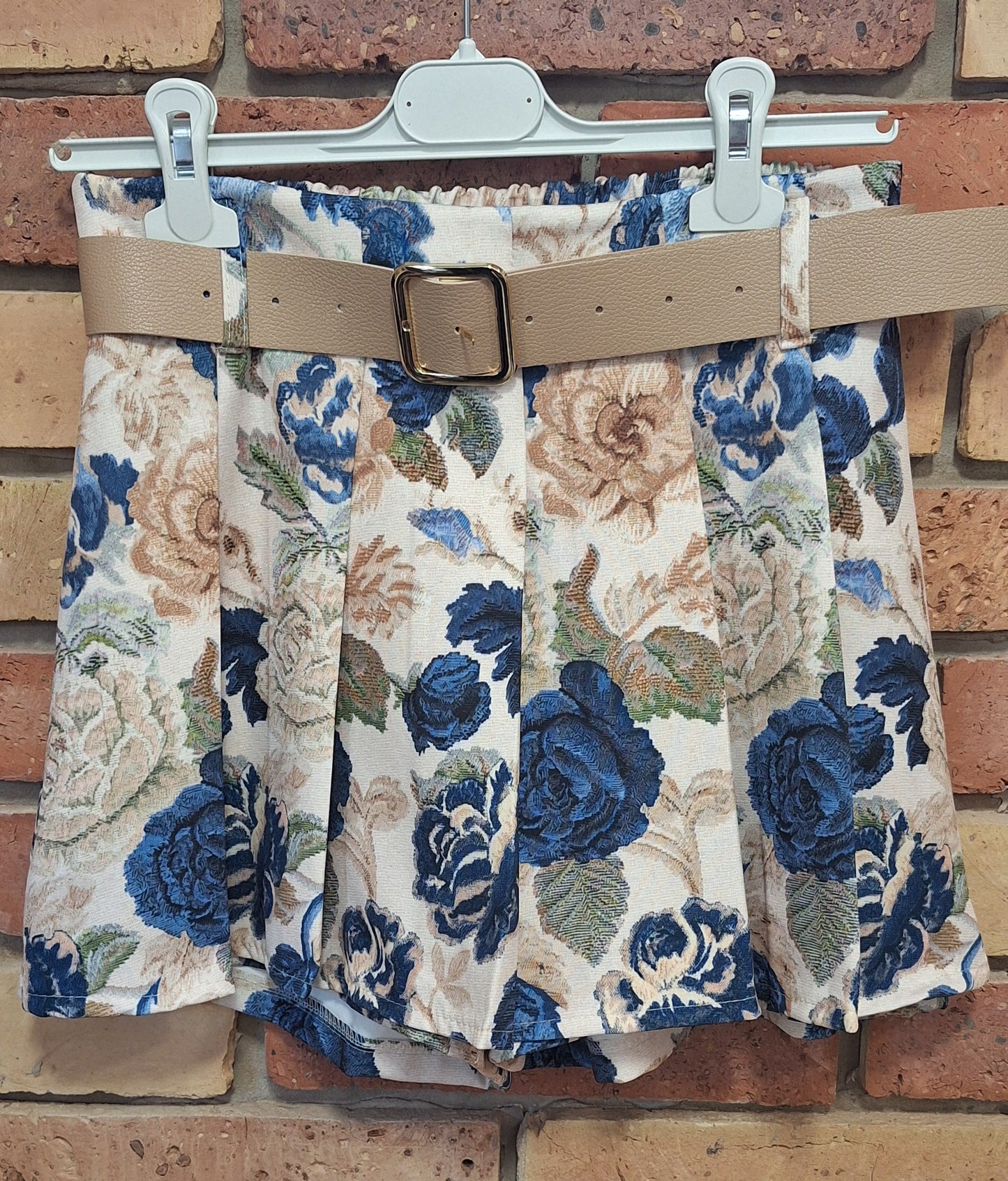 Trendi virágos skort övvel 💙