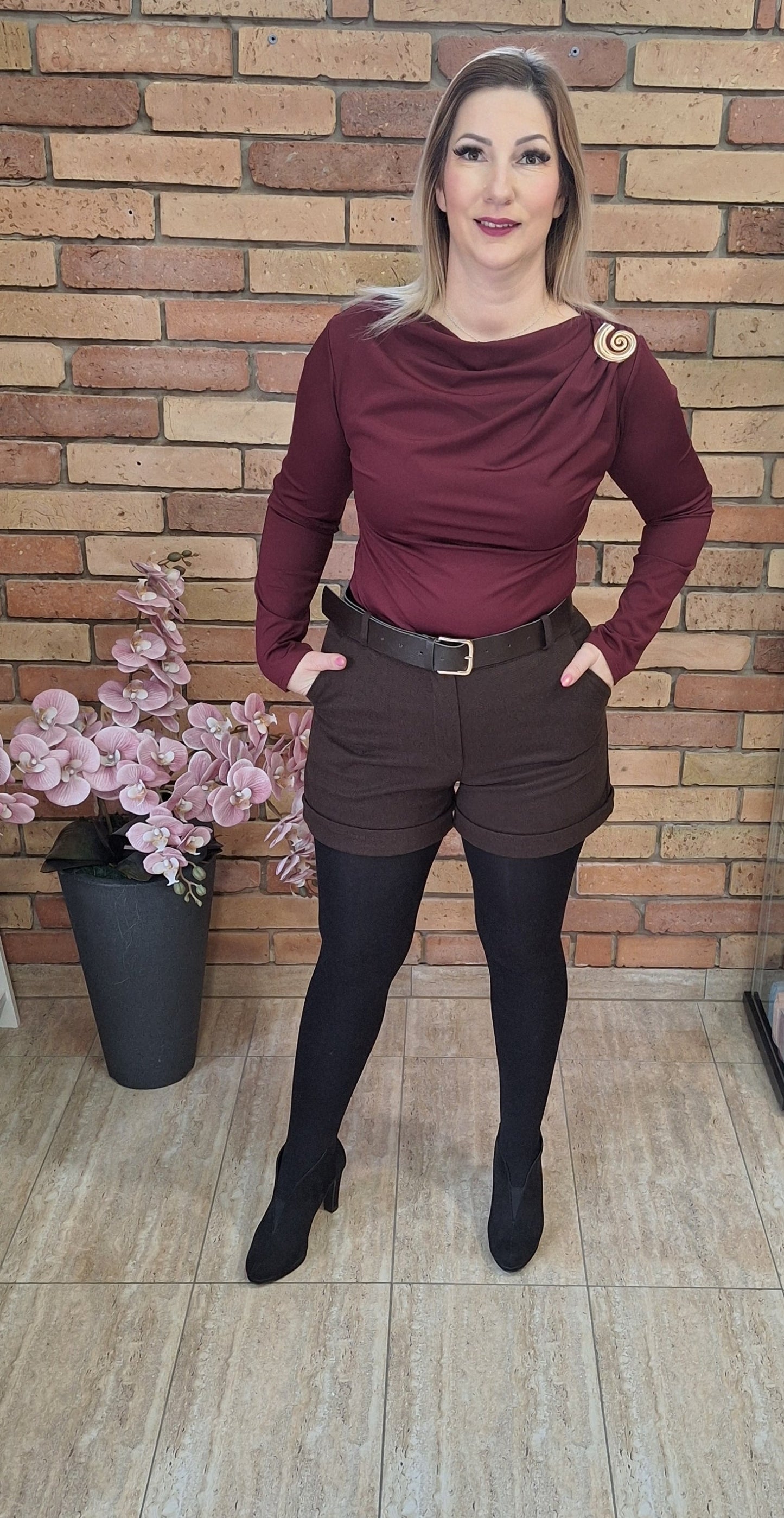 Fém díszítésű felső