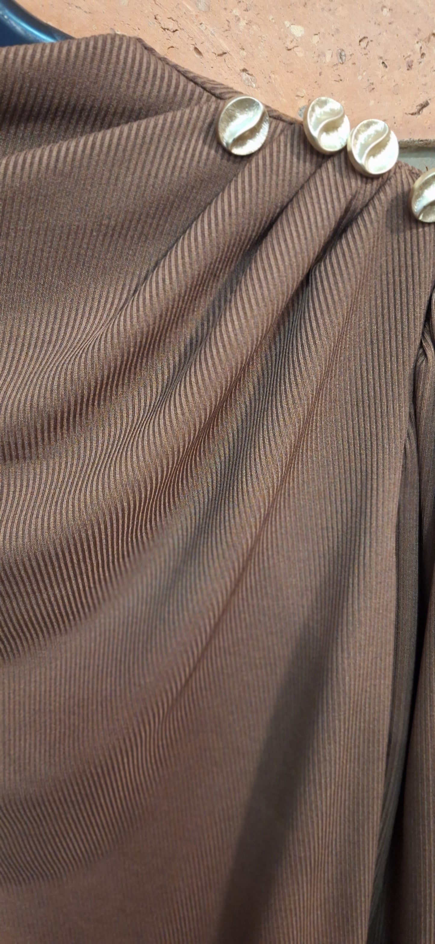 Bordázott gombos felső