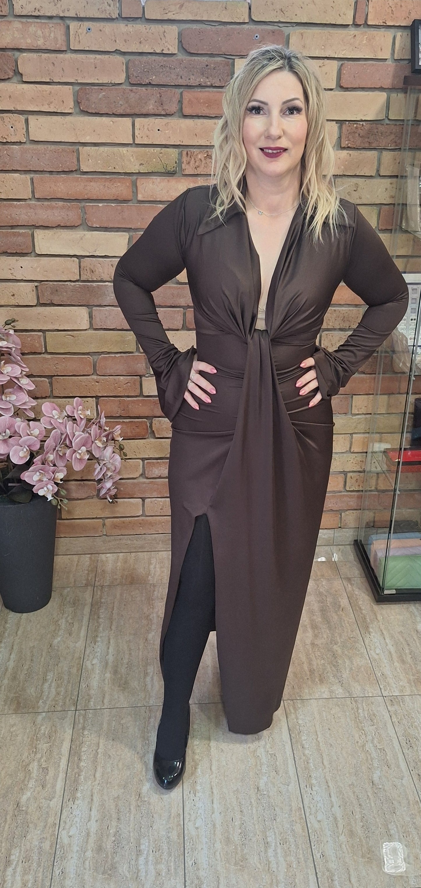 V-kivágású alkalmi ruha