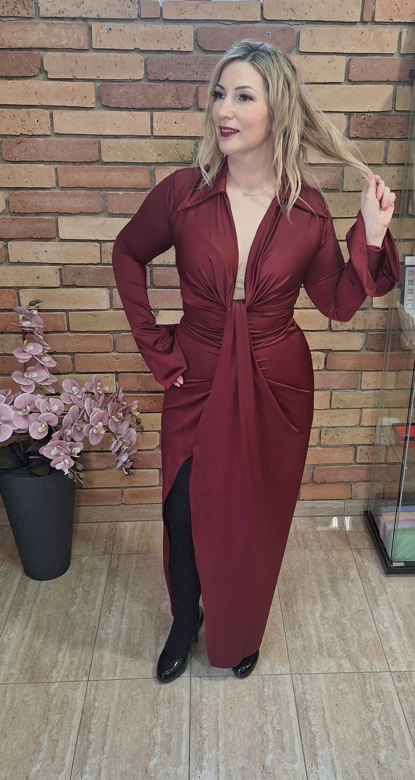 V-kivágású alkalmi ruha