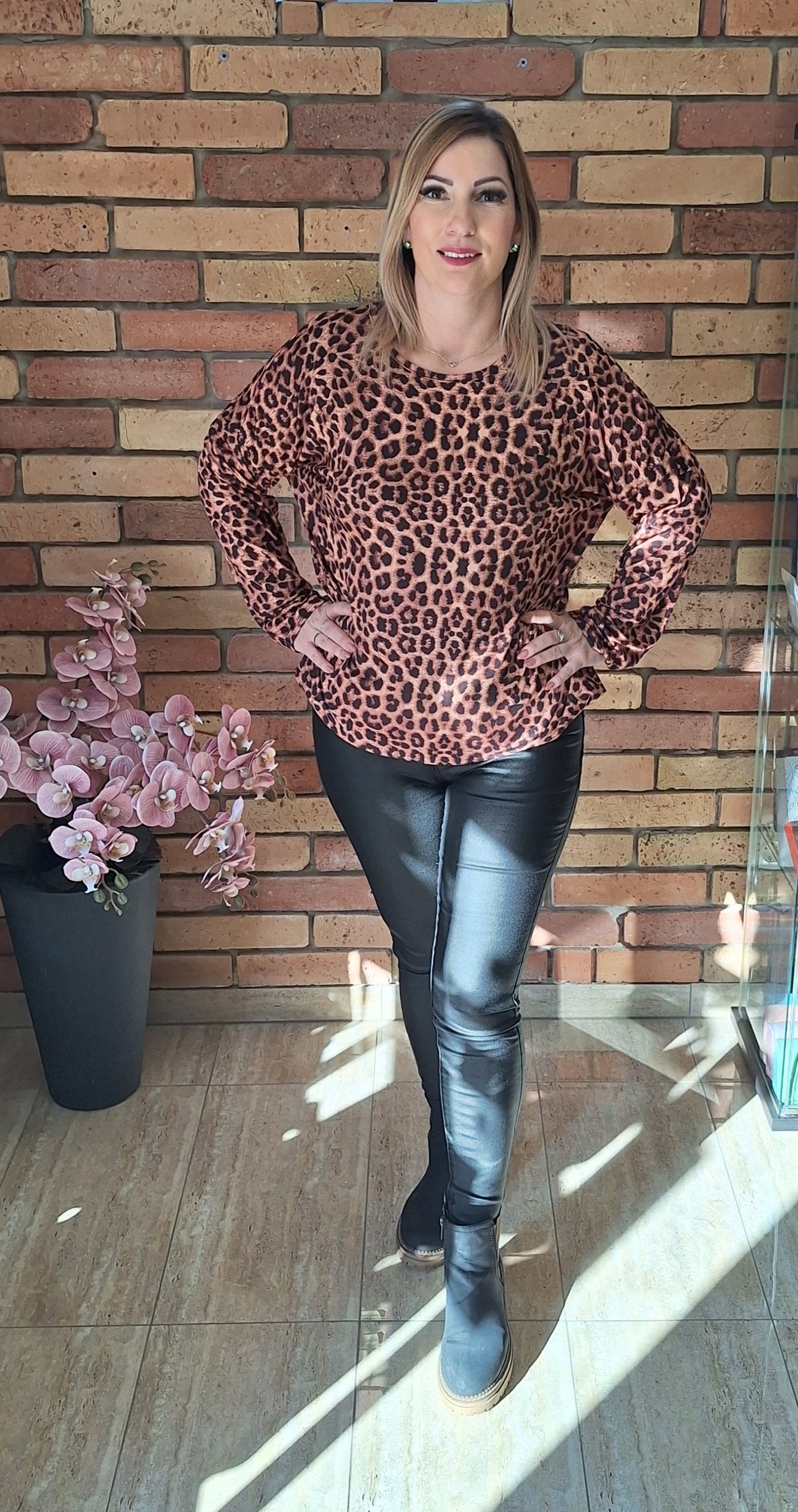 Kerek nyakú mintás felső