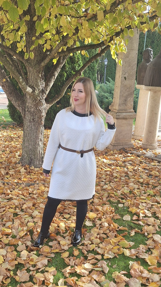 Anyagában mintás, öves ruha