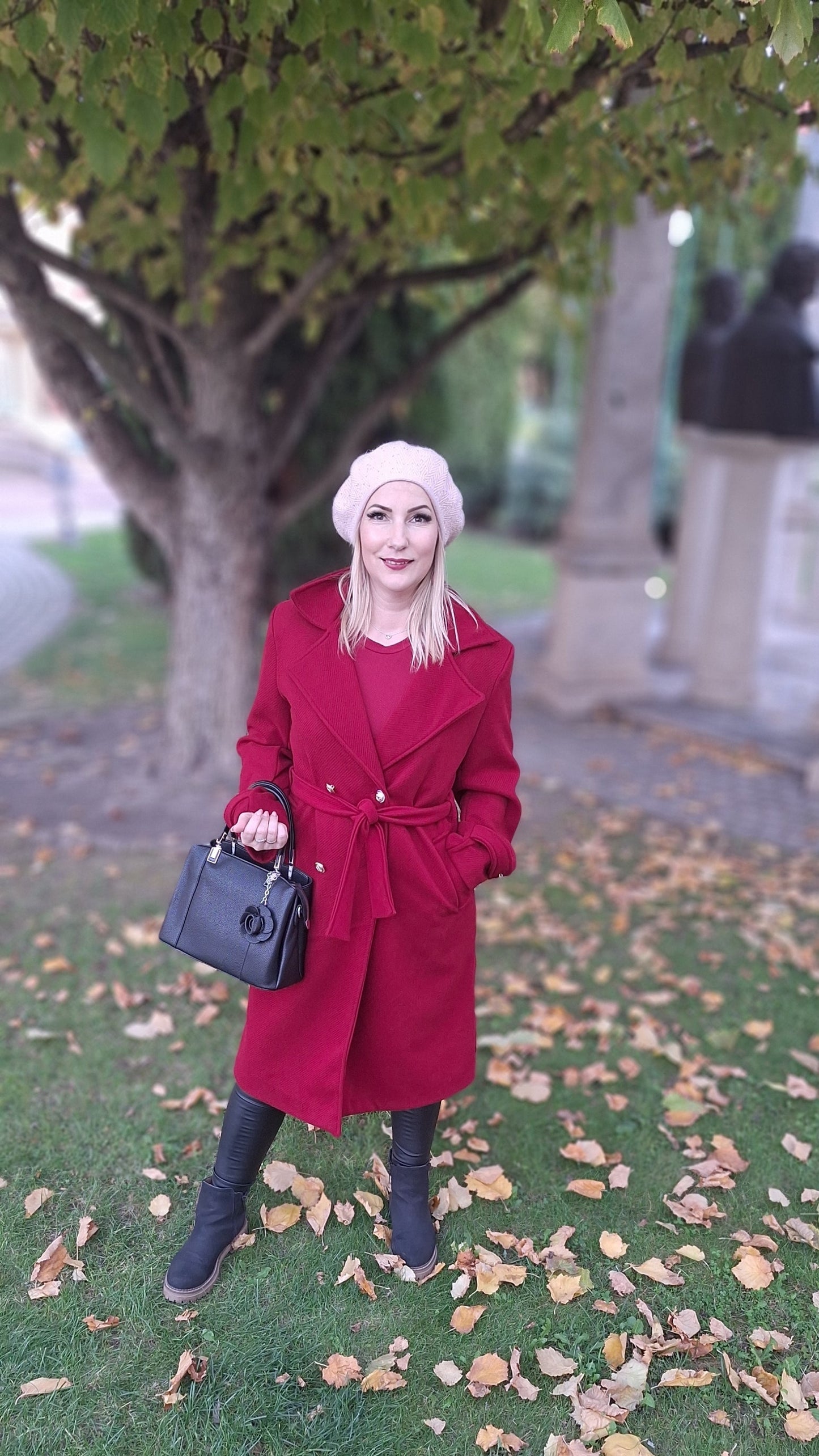 Megkötős, díszgombos szövetkabát