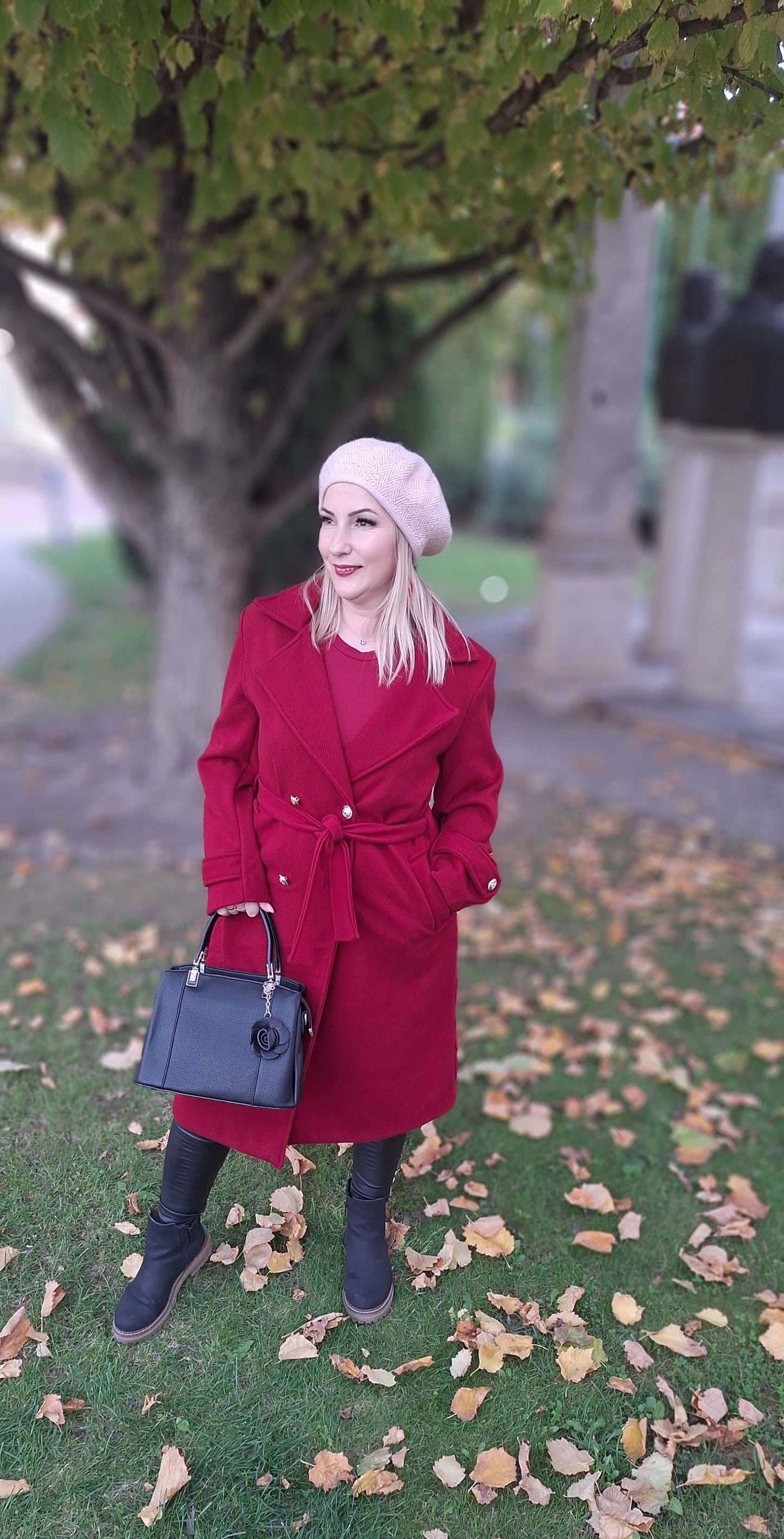 Megkötős, díszgombos szövetkabát