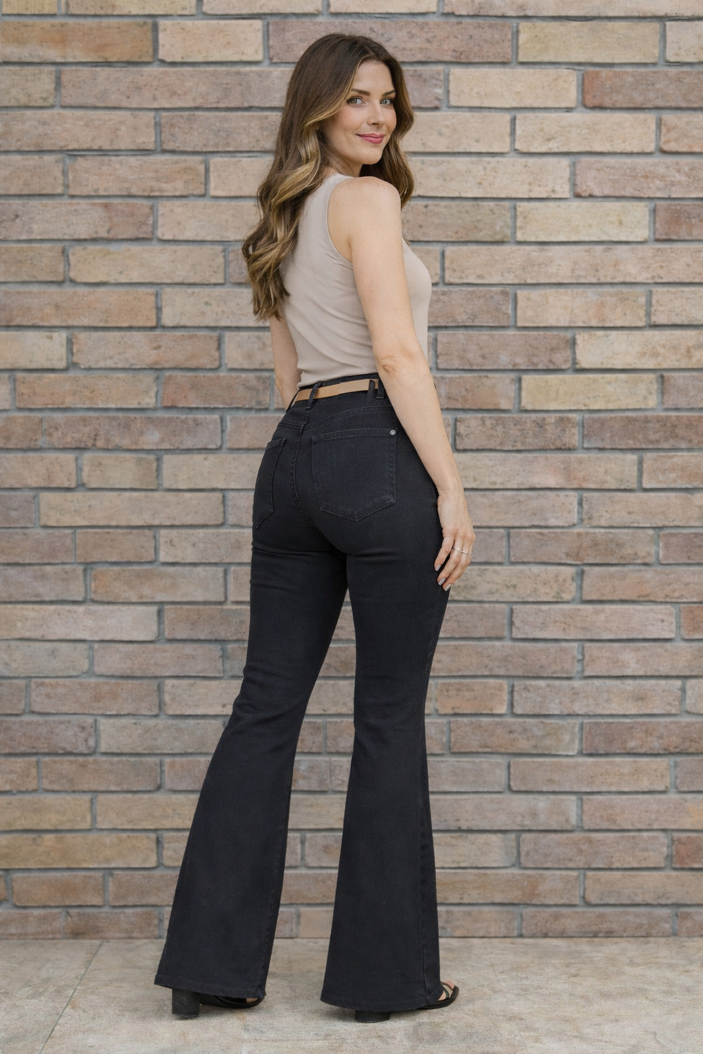 Fekete sztreccsnadrág, trapéz szárú