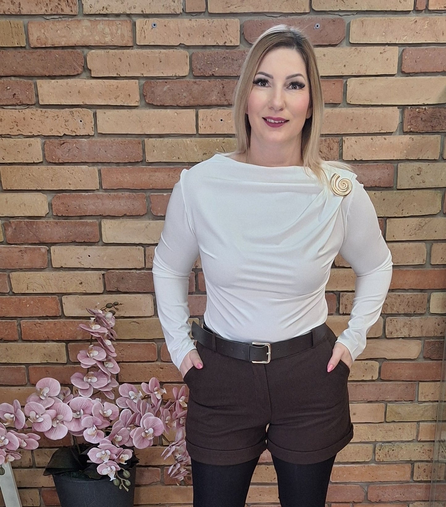 Fém díszítésű felső